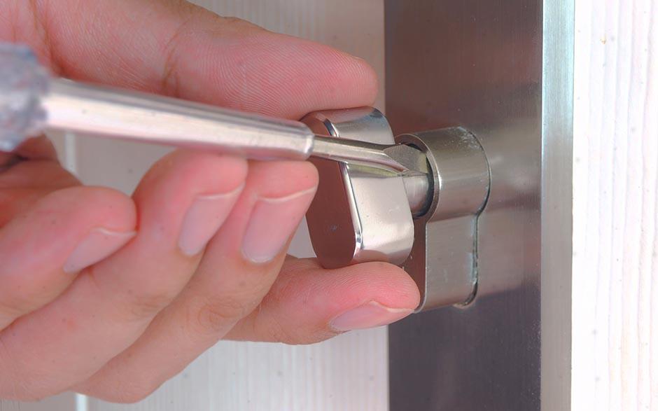changer serrure porte blindée Évry